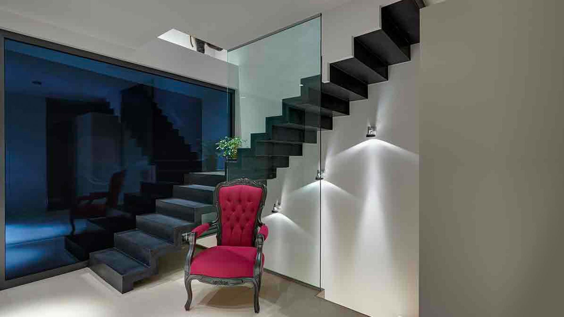 Filigrane Faltwerktreppe, schwarz d = 9,5 cm